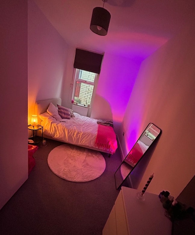 Double room in bright, cosy flat Main Photo