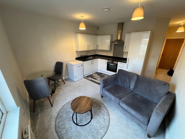 One-Bedroom Fully Furnished Apartment in Retford  Main Photo