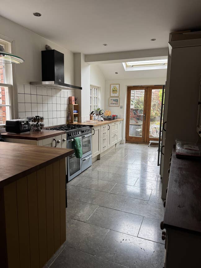 Large Loft Room with Ensuite – Friendly, Relaxed H Main Photo