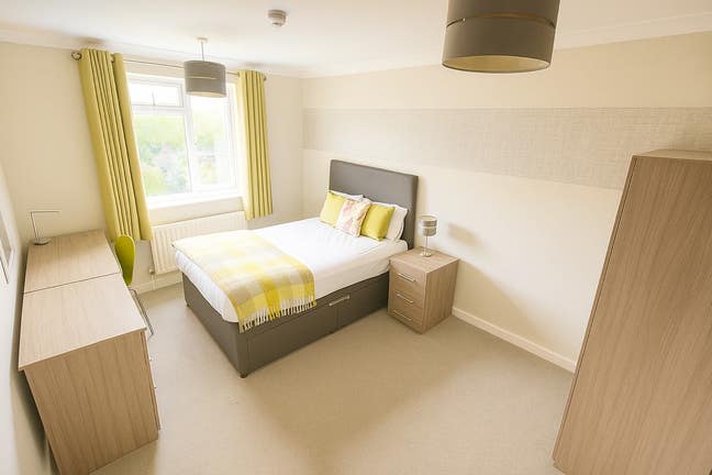 Elegant Room to RENT - London Road, RG6 Main Photo