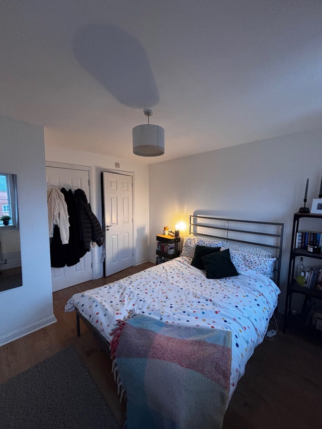 Lovely double room with en-suite in Filton  Main Photo