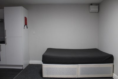 Prime City-Centre Studio Flat with Bills Included Main Photo