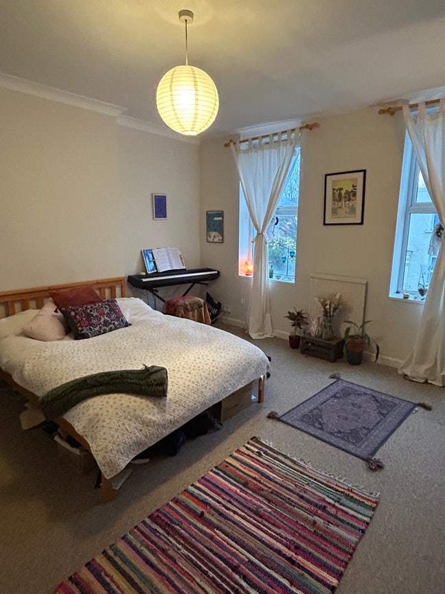 2 rooms available in cosy house share Main Photo
