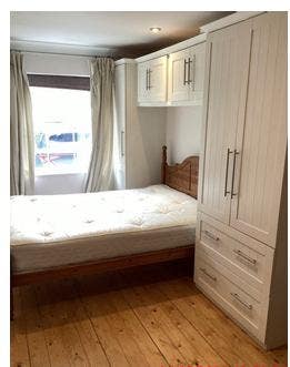 Spacious room with double bed and sofa + basin. Main Photo