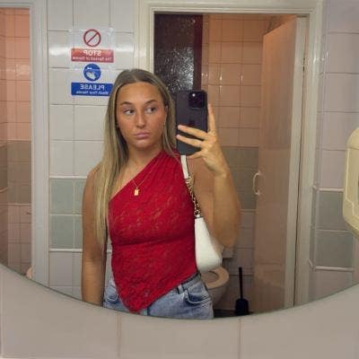 21, professional, female Main Photo