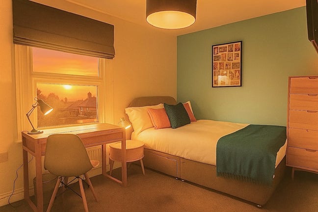 ONE LEFT!! Elegant Rooms - Near Reading Station Main Photo