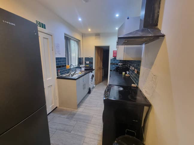 Modernised house all bills included no srv charge Main Photo