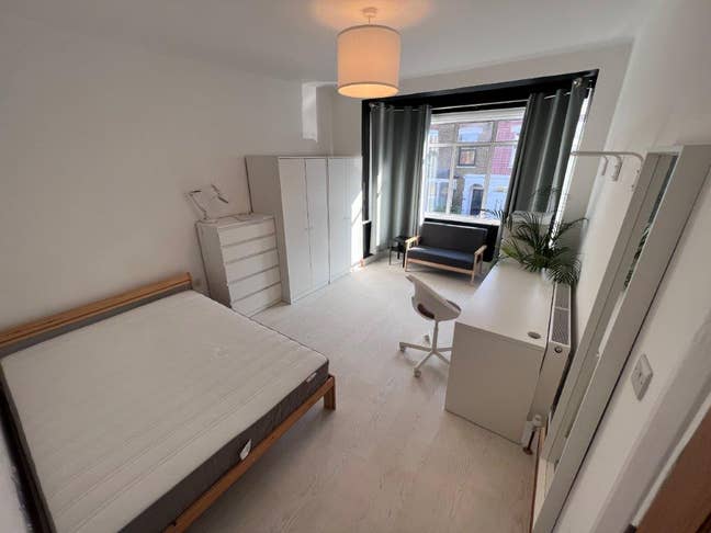 Large double room in house share, bills inc. Main Photo