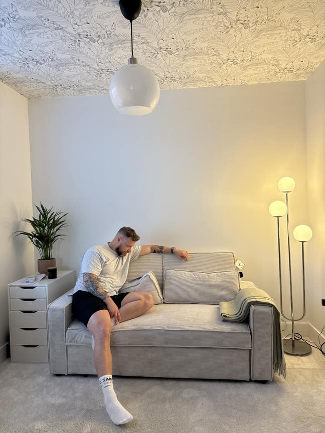 Double en suite bedroom in an upside down house  Main Photo