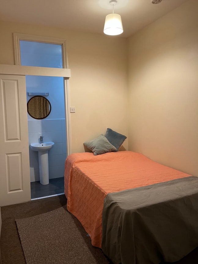 Bedroom with Ensuite Main Photo