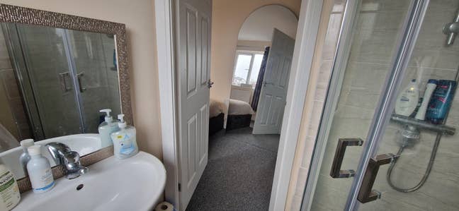 Nice En-Suite Room.  Main Photo