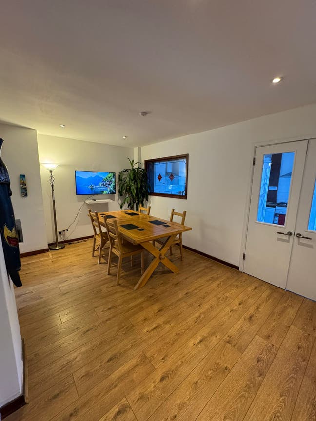 Spacious Big Single at Stratford Area  Main Photo