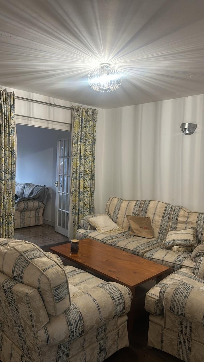 One double bedroom available  Main Photo