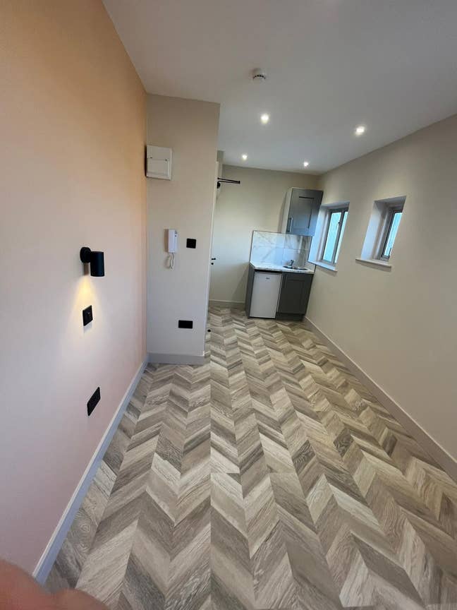 Modern Studios – Wilverley Cres, New Malden KT3 Main Photo