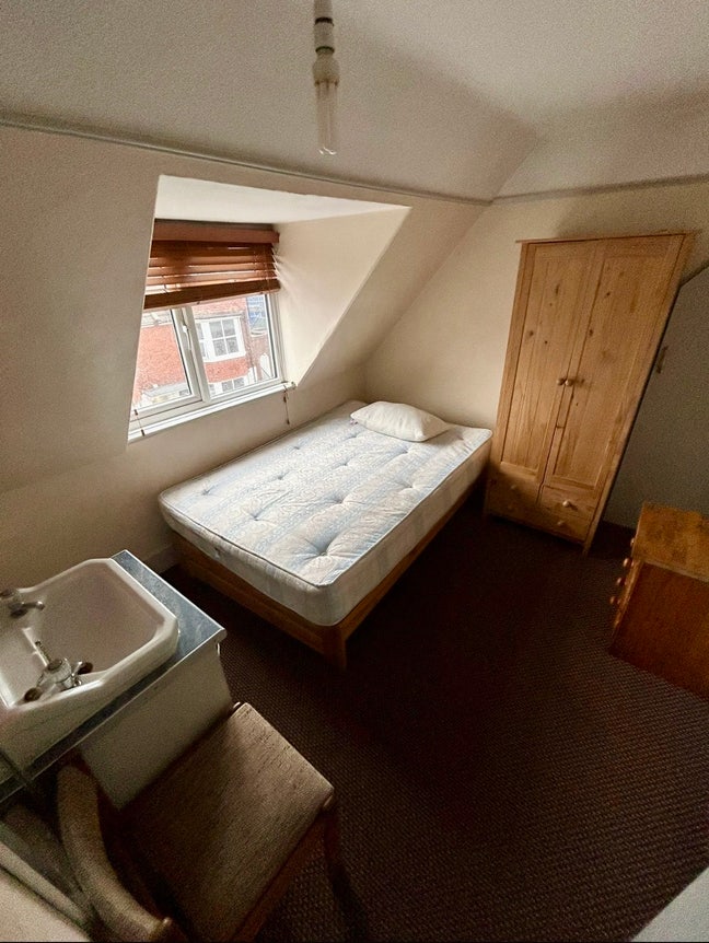 *Bargain Room* Main Photo