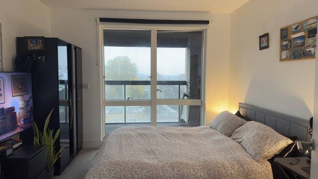 Large Double Room - Private Bathroom - New Built Main Photo