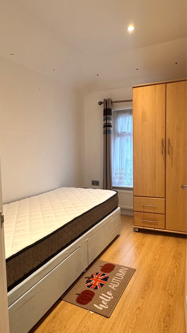 Newly furnished single room available for rent Main Photo