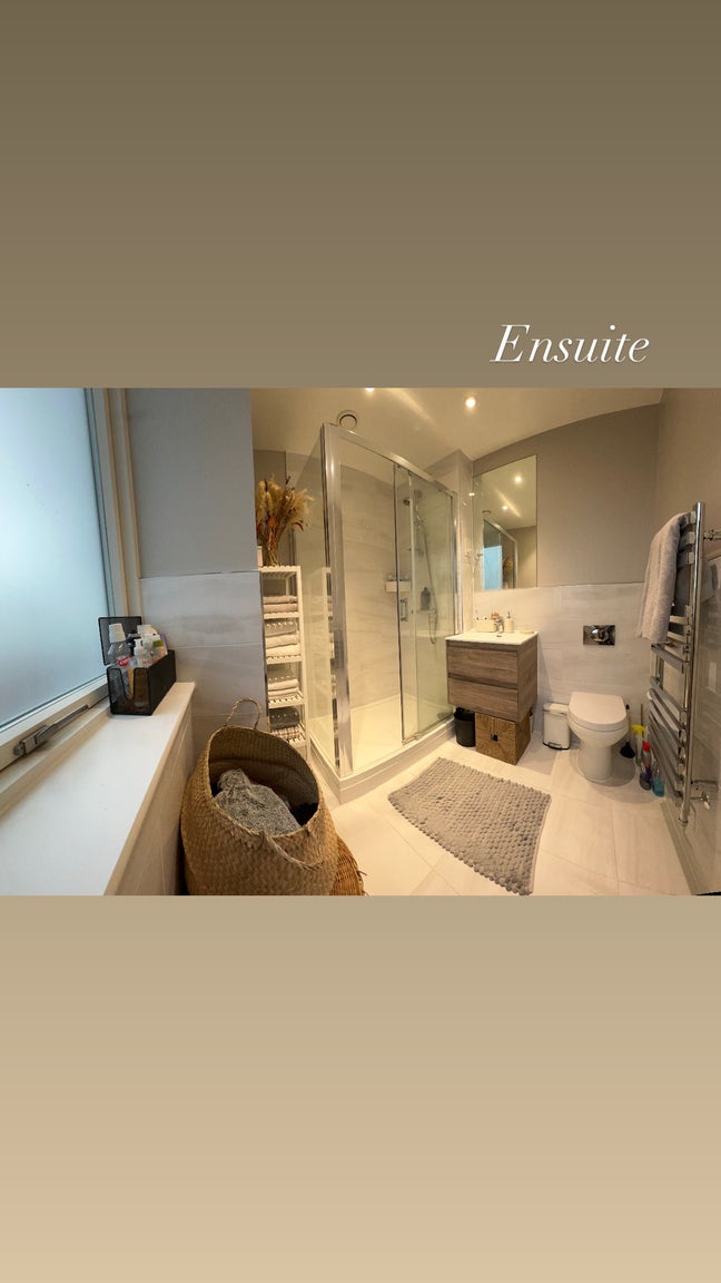 Stunning En-suite in luxury apartment  Main Photo