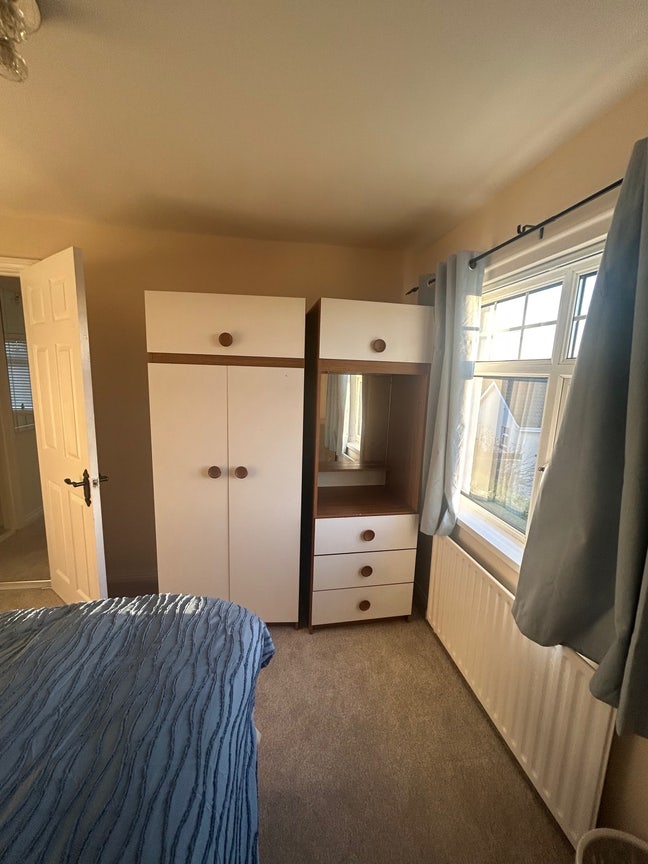 Newly furnished room- walk to Derry city centre Main Photo