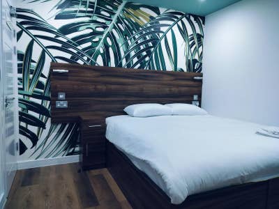 Fully furnished rooms with kitchenette n ensuite Main Photo