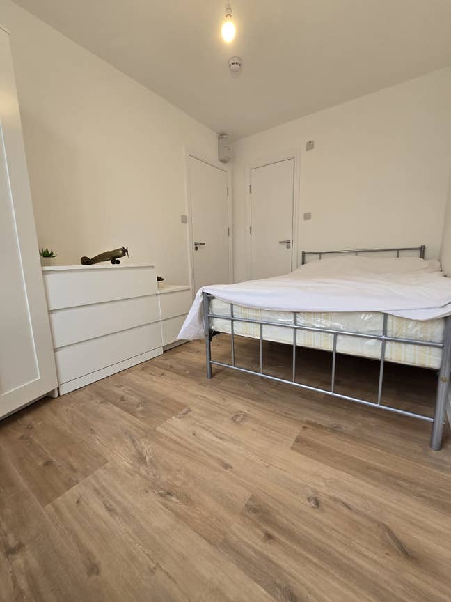 EN-SUITE Large loft  Double Room Manor House Main Photo