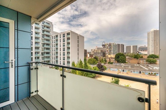 1 bed 1 bath mins from Stratford  Main Photo