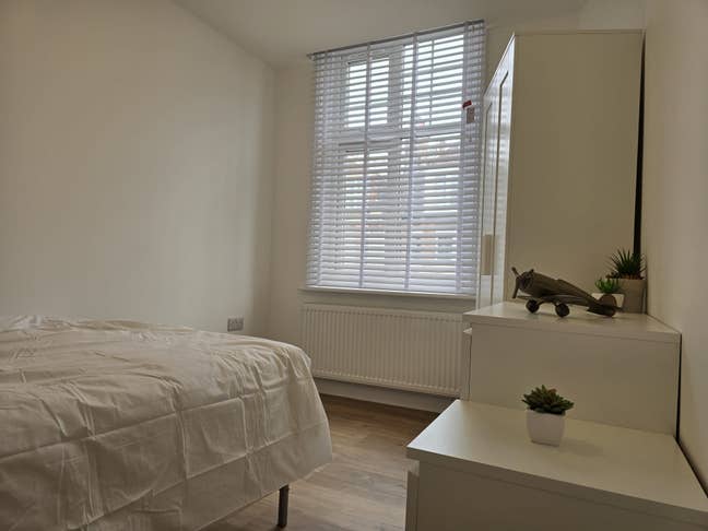 EN-SUITE Large loft  Double Room Manor House Main Photo