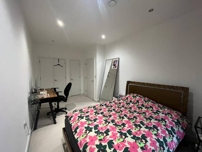 Modern furnished double bedroom  Main Photo