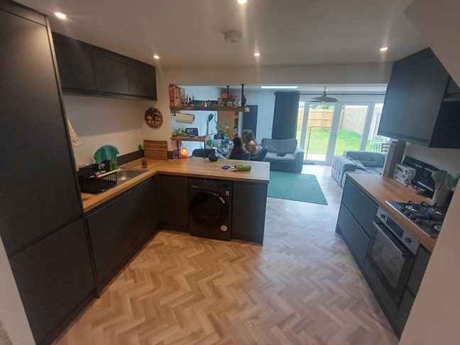 Short term room to rent near castlepoint Main Photo