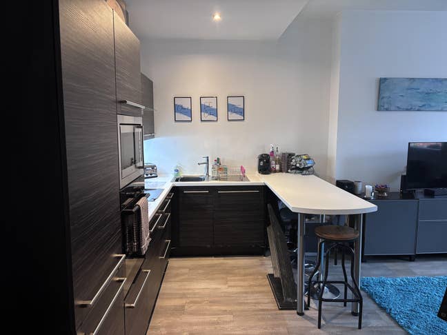 Large 2-Bed Apartment in Central Altrincham Main Photo