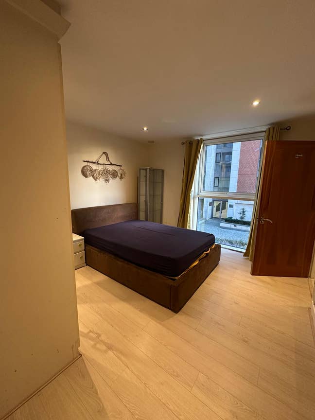 Modern Double En-Suite Room in 3-Bed Flat  Main Photo