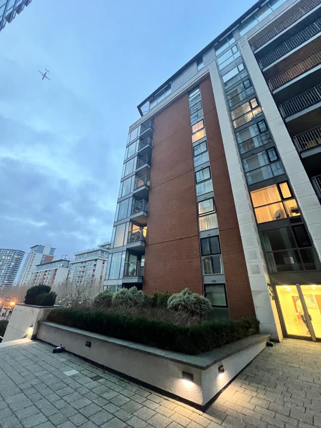 Modern Double En-Suite Room in 3-Bed Flat  Main Photo