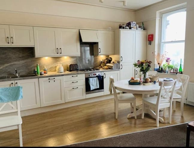 Large double room on Whiteladies Road Main Photo