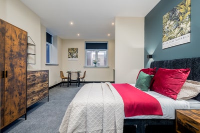 En-suite double room, Crown House, Nuneaton  Main Photo