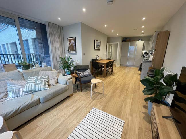 Large double bedroom in Summerstown (SW17) Main Photo