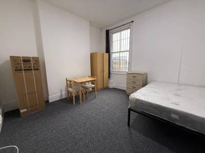 Kilburn High Rd/Bills Included/No Deposit Main Photo