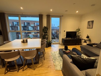 Large King Room + Private Bathroom | Zone 1 (SE17) Main Photo