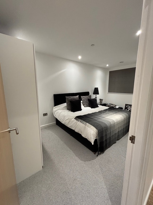 Spacious Room with private bathroom in Zone 1 Main Photo