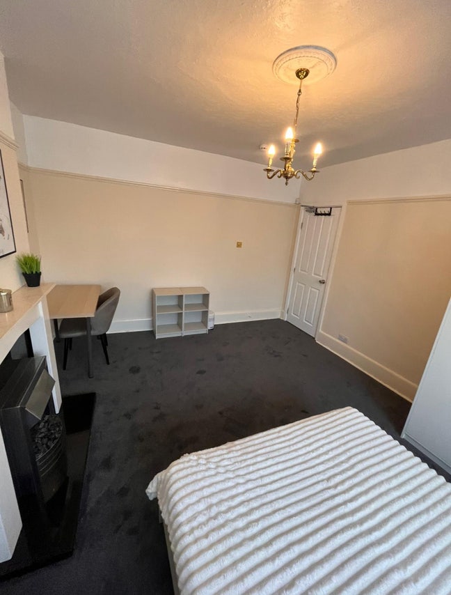 🏡 Modern Room ✨ • SM2 6HU • Ready Now    Main Photo