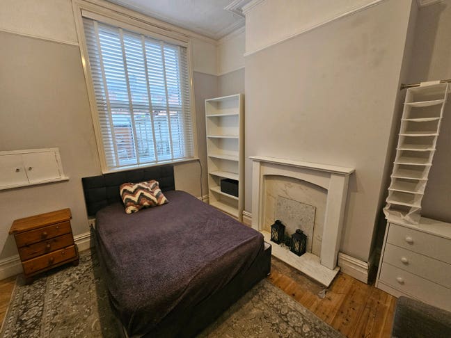 Double bedroom in 3 Bed Victorian house, Main Photo