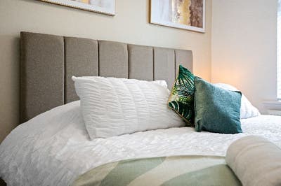 Beautiful 2-Bedroom Flat Share in Horley – £850 Main Photo