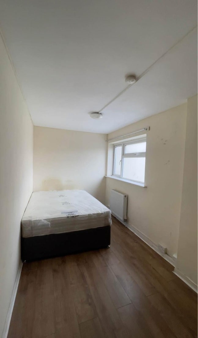 3 Rooms for Rent Main Photo