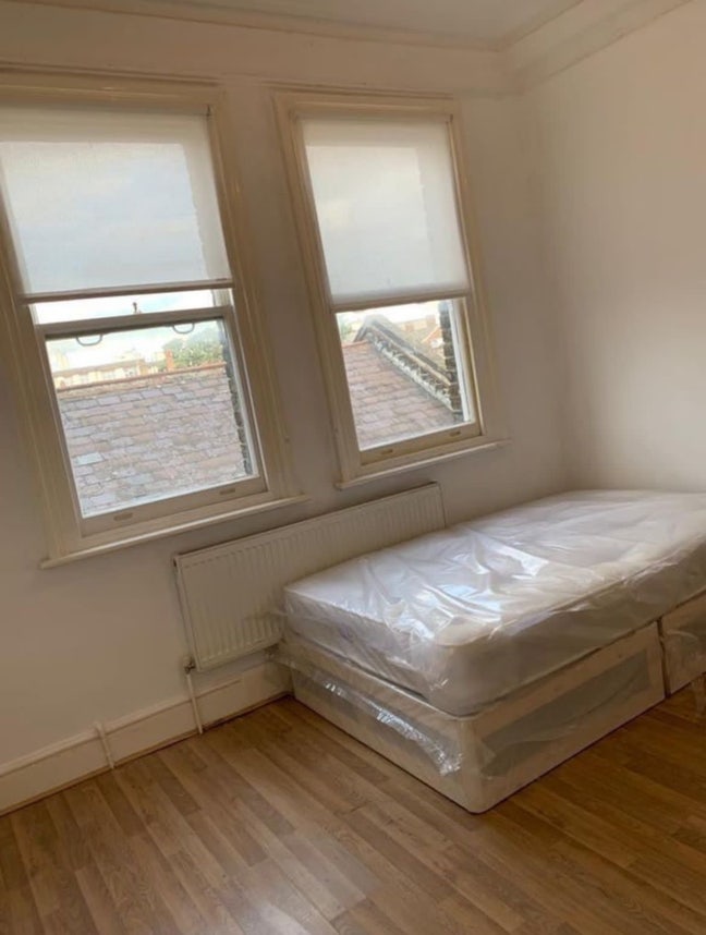 Studio Flat, London Road (CR0)  Main Photo