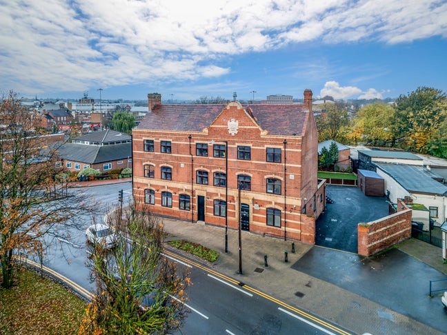 Stunning Studio Rooms in "the Crown" 👑 Main Photo