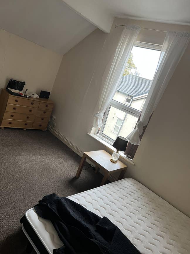 Large room to rent Crumpsall Main Photo
