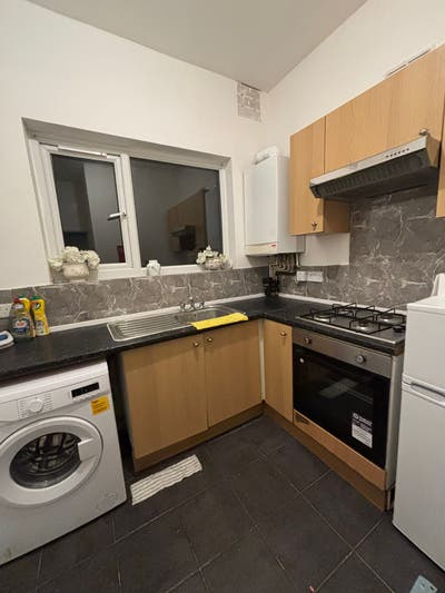 1 bedroom house in Edmonton  Main Photo