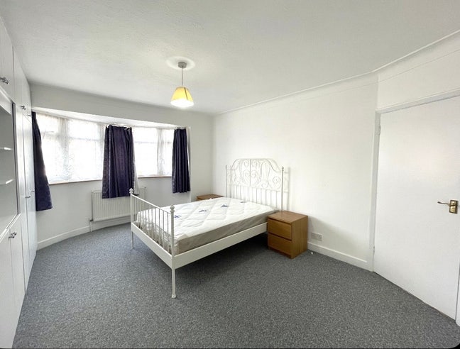 Bright Double Room located in Dollis Hill  Main Photo
