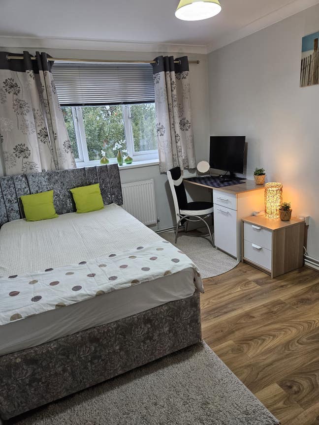 Bright, Spacious Double Room in Newly Refurbished  Main Photo