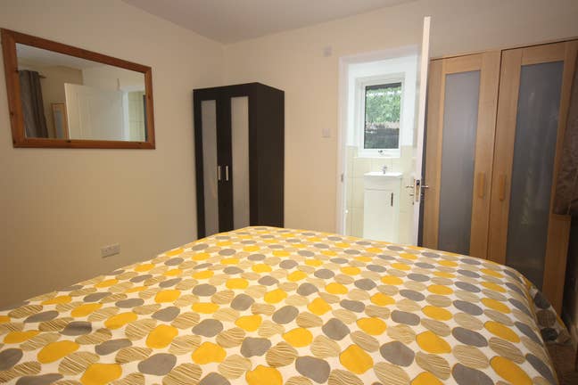 Good Size Double & En-Suite. Stunning 6 Bed House Main Photo