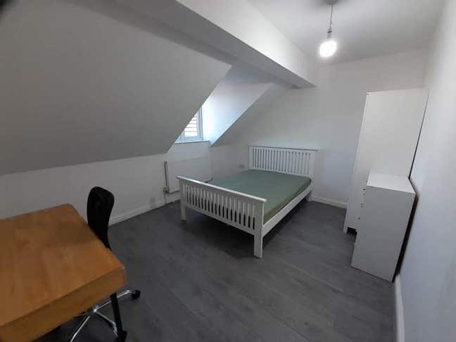 🏡 Fully Furnished Double Room Prime Location B10 Main Photo